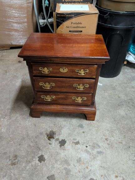 3 DRAWER CHERRY NIGHTSTAND 26X17X29 image