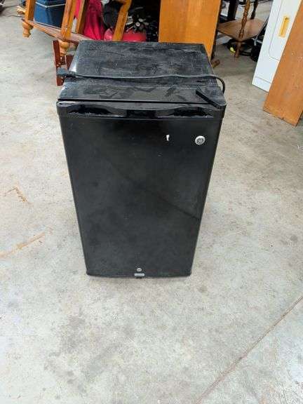 GE APARTMENT SIZE REFRIGERATOR 18X19X31 image