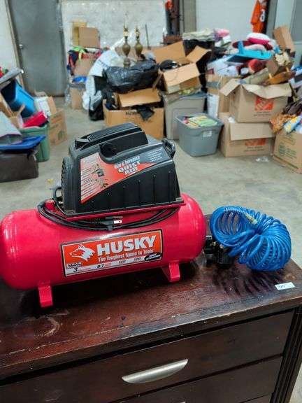 HUSKY 3 GALLON AIR COMPRESSOR FITTING IS BROKE WHERE AIR HOSE PLUGS IN image