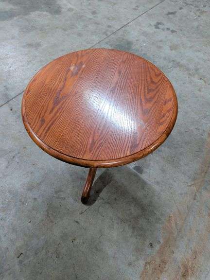 OAK SIDE TABLE 25X21 image
