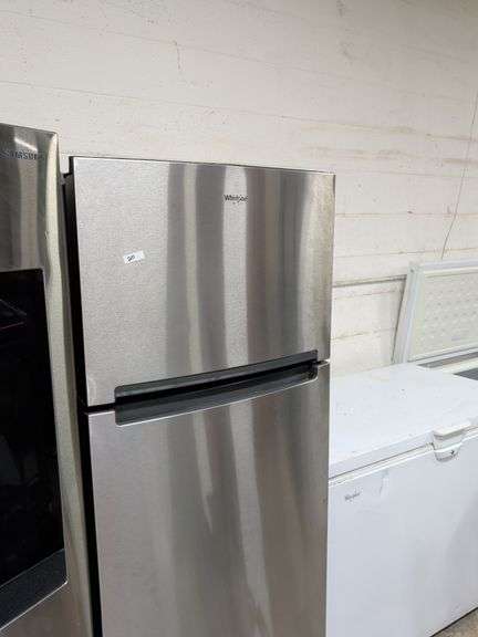 WHIRLPOOL STAINLESS STEEL TOP FREEZER REFRIGERATOR 28X28X68 image