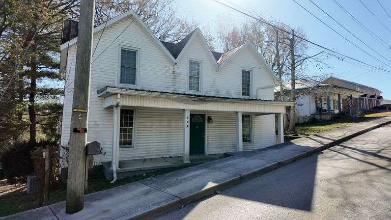 House & Lot in Somerset, Ky image