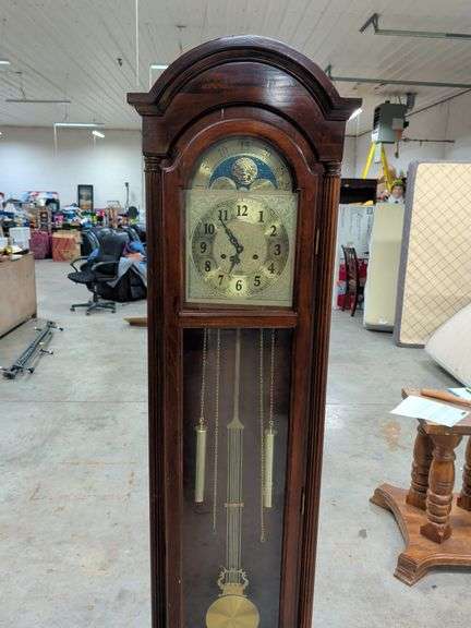 WEST MANOR 31 DAY GRANDFATHER CLOCK NO KEY 18X9X75 image