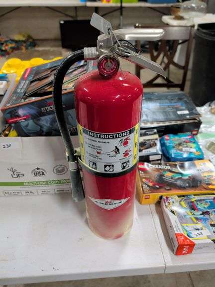AMEREC FIRE EXTINGUISHER FULLY CHARGED image