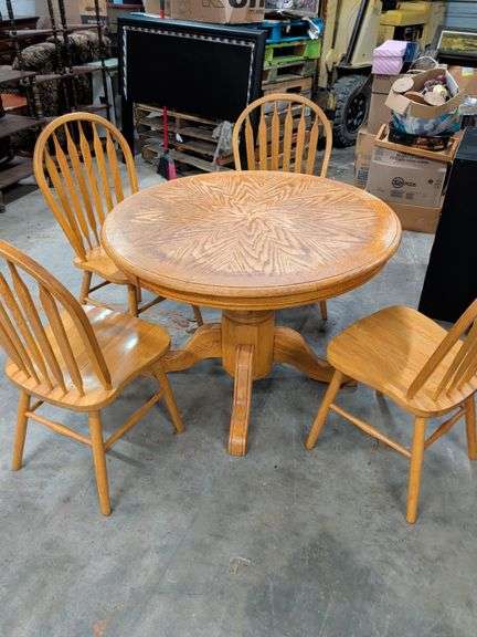 OAK DINING TABLE WITH 4 MATCHING CHAIRS image