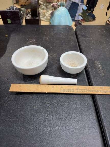 WHITE PORCELAIN- MORTAR & PESTLE SET- image