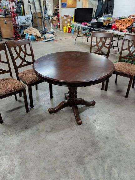 ASHLEY DINING TABLE WITH 4 MATCHING CHAIRS TABLE MEASURES 42X30 image