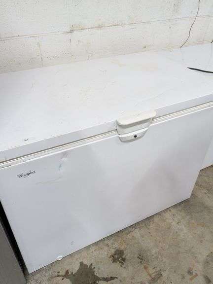 WHIRLPOOL CHEST FREEZER HAS A COUPLE SMALL DENTS 46X27X35 image