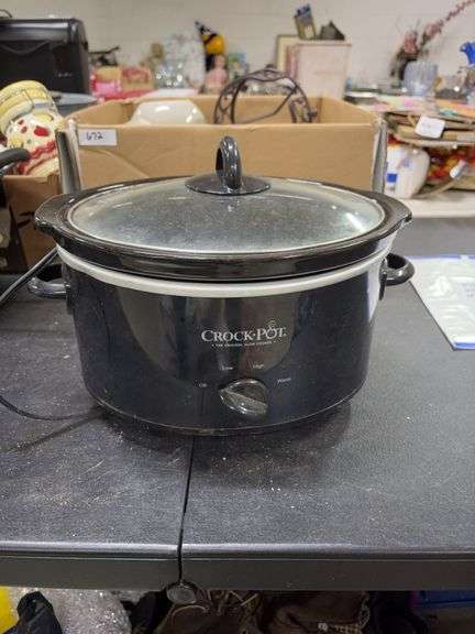 CROCKPOT- 8QUART- SLOW COOKER image