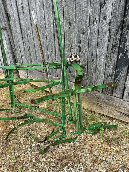 Spray boom arms