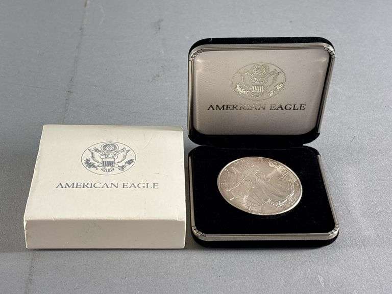 2001 American Eagle 1 oz Silver Dollar Coin with Box image