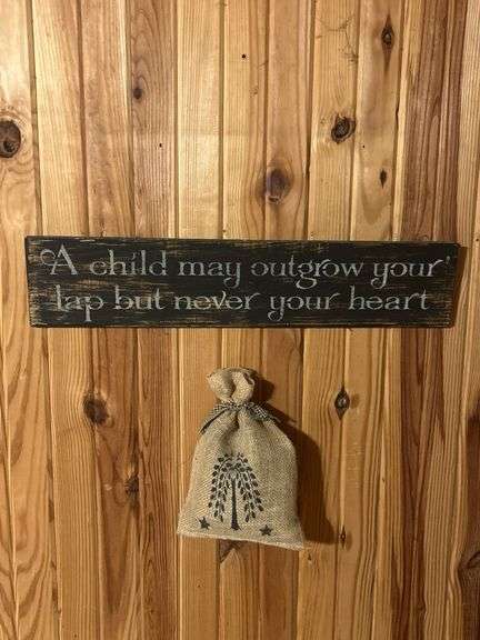 Rustic Home Decor Set - Wall Art, Key Holder, and Decorative Bag