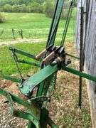Spray boom arms