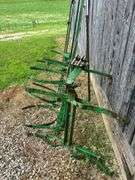Spray boom arms