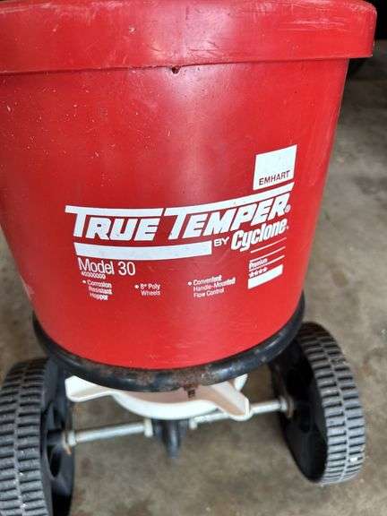 True Temper Cyclone Model 30 Broadcast Spreader