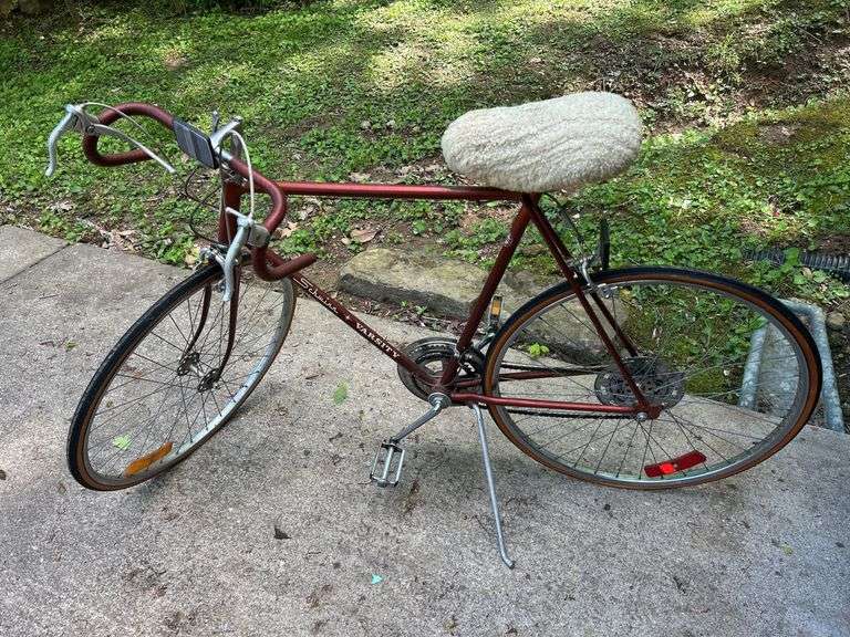 Schwinn Varsity Road Bike image