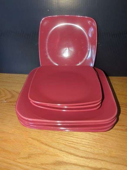 Set of 8 Mainstays Square Plates - Crimson image