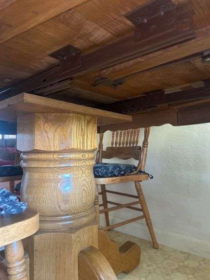 Round Oak Dining Table with Four Chairs
