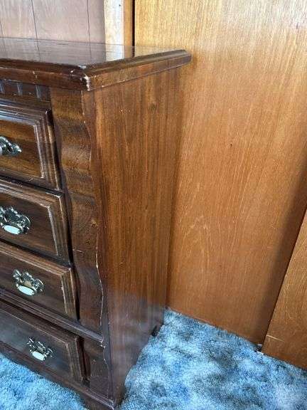 Wood Dresser Chest with Five Drawers