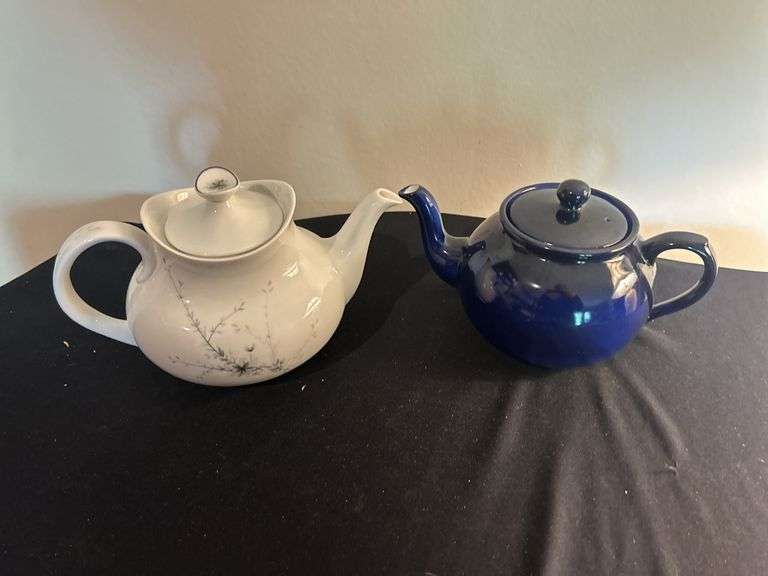 Royal Doulton Greenbrier Teapot and Blue Teapot image