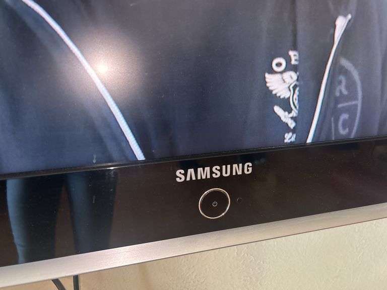 Samsung 40" Flat Screen TV Model LNS4095DX/XAA
