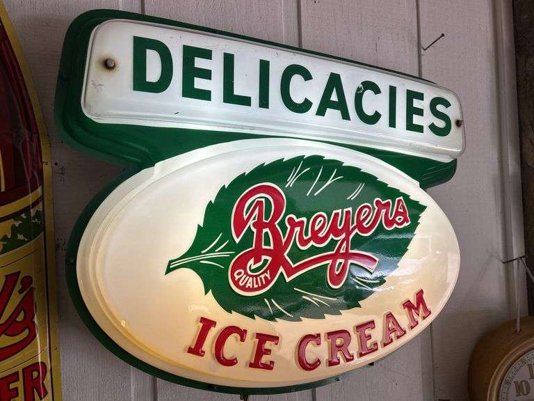 Breyers Ice Cream Delicacies Light Up Sign image