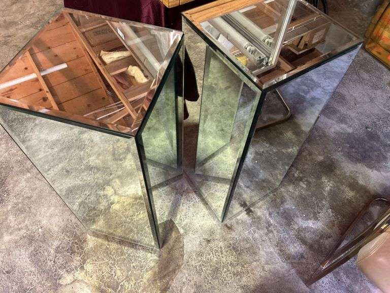 Set of 2 Mirrored Accent Tables image