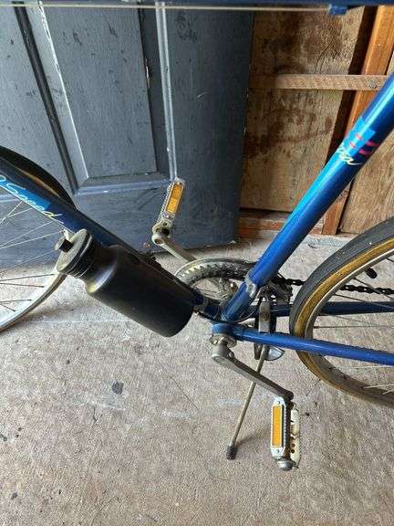 Blue Ultra 10 Speed Road Bicycle with Water Bottle Holder