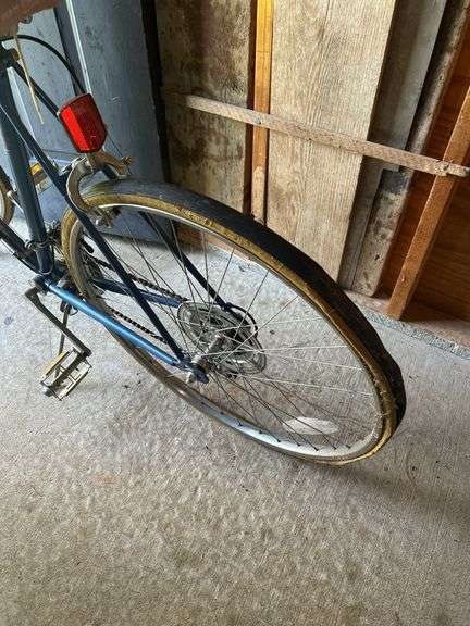 Blue Ultra 10 Speed Road Bicycle with Water Bottle Holder