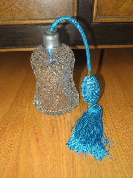 Crystal Perfume Bottle with Blue Tassel Atomizer image