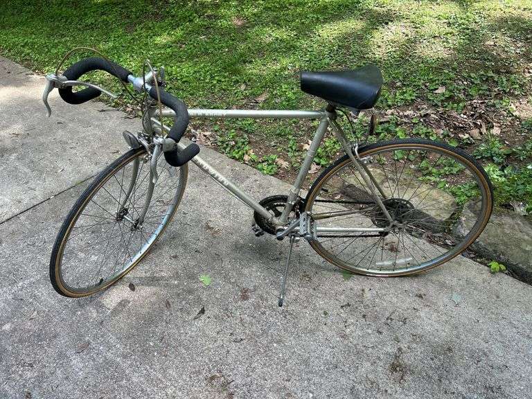 Schwinn World Sport Road Bike image
