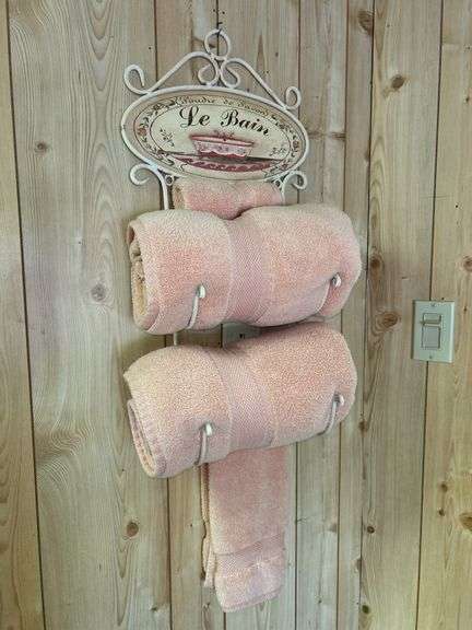 Le Bain Towel Rack with Pink Towels image