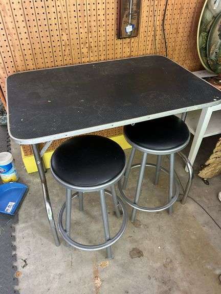 Dog grooming Table and Two Stools image