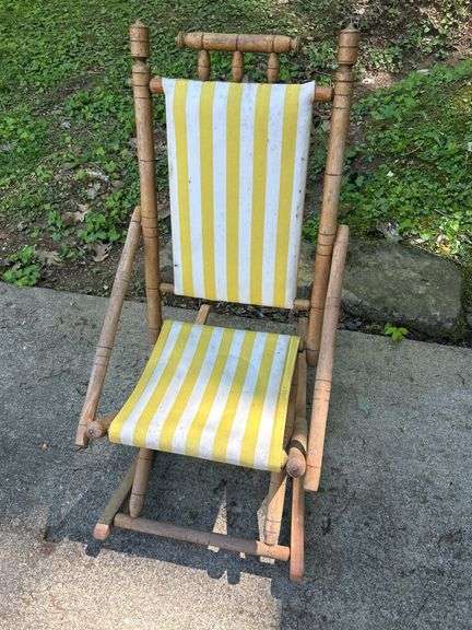 Vintage-Style Wooden Folding Lawn Chair image