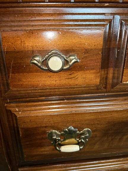 Wood Dresser Chest with Five Drawers
