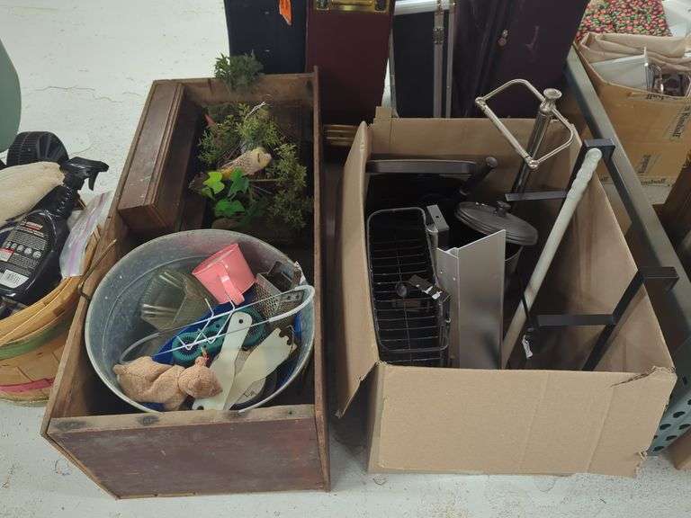 Box Lot: Assorted Kitchenware and Decorative Items image