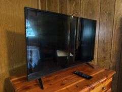 Vizio 32" D32x-D1 LED TV with Remote