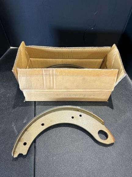 New REF581107 F2NN2218AAG Brake Shoes image