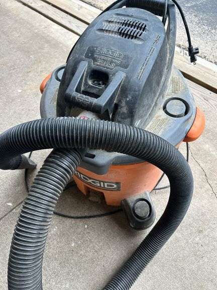 Ridgid 12 Gallon Wet Dry Vacuum with Accessories