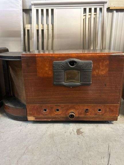 Stromberg-Carlson Wood Cabinet Tube Radio image
