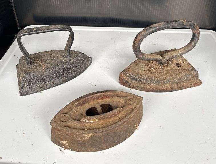 Set of 3 Assorted Metal Sad Irons image