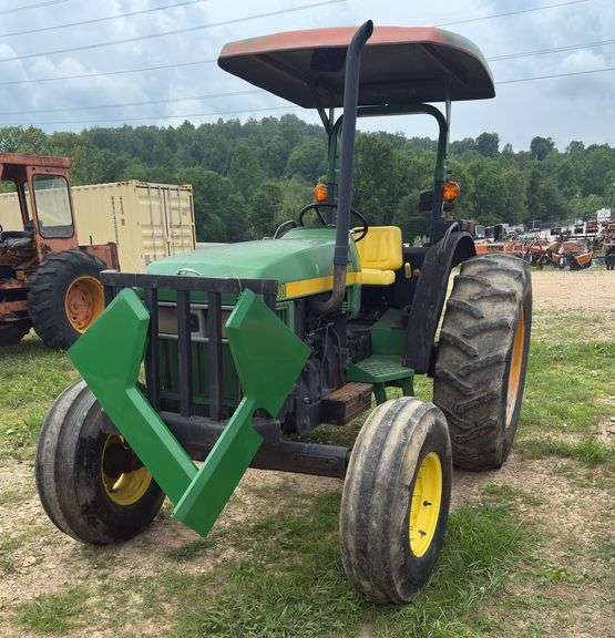 L9- JOHN DEERE TRACTOR image