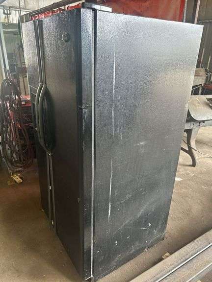 Frigidaire Gallery Side-by-Side Refrigerator with Water and Ice Dispenser