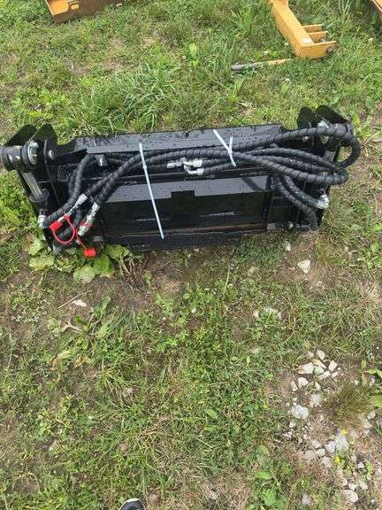 L5-MINI SKID STEER BUCKET ATTACHMENT image