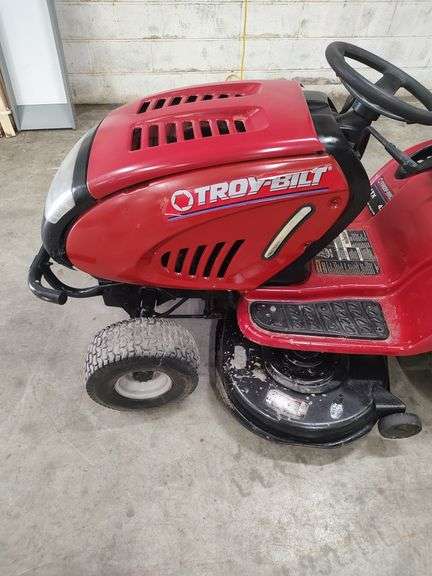 TROY BILT - LTC 42 INCH CUT RIDING LAWN MOWER - 12.5 HP BRIGGS AND STRATTON ENGINE