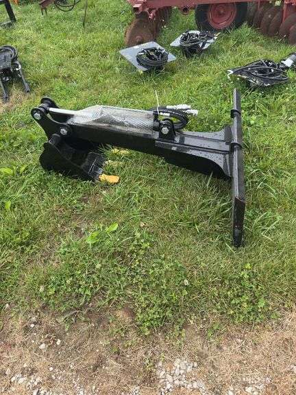L5-SKID STEER BUCKET ATTACHMENT image