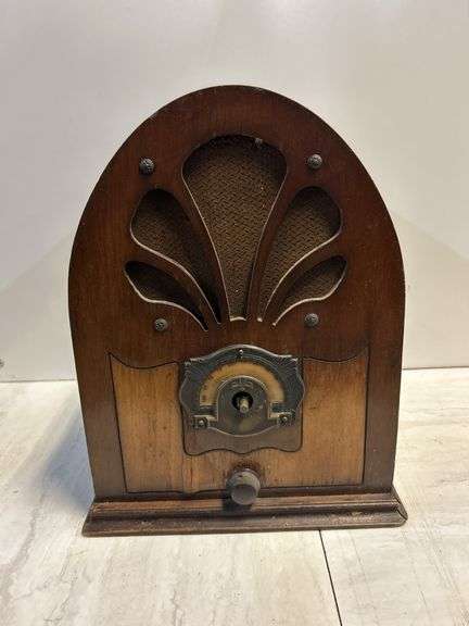 Vintage Nathaniel Baldwin Radio - Unknown Model image