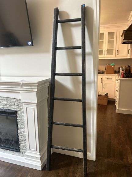 Decorative Blanket Ladder image