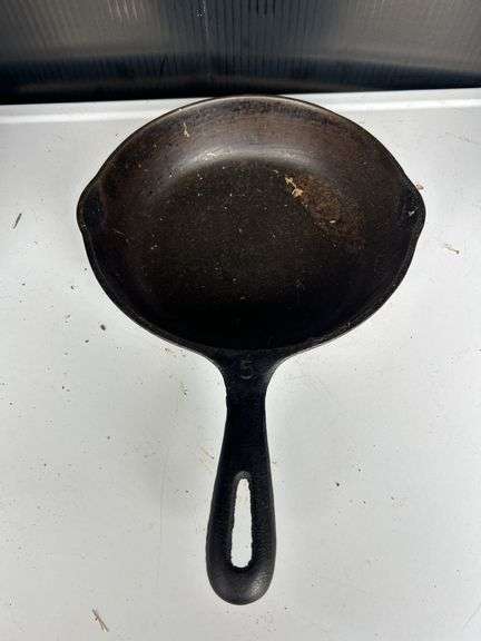 Wagner Ware Sidney - O - 8 Inch Cast Iron Skillet image
