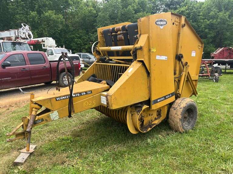 L11- VERMEER 504G ROUND BALER image